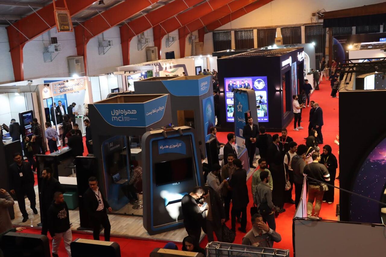 افتتاح پانزدهمین نمایشگاه کار دانشگاه صنعتی شریف