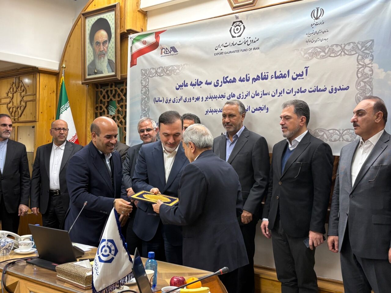 از توسعه نیروگاه های تجدیدپذیر حمایت می کنیم