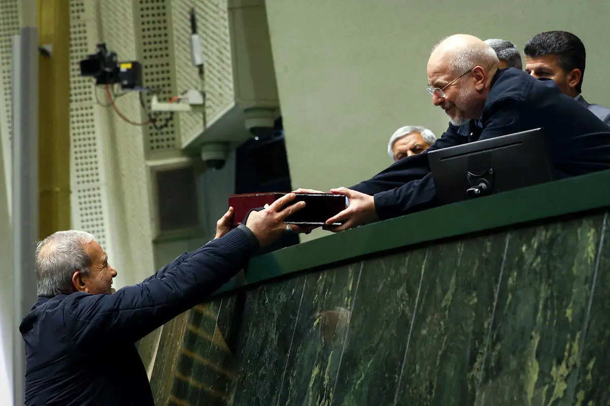 مواجهه محافظه‌کارانه با بودجه‌خواران