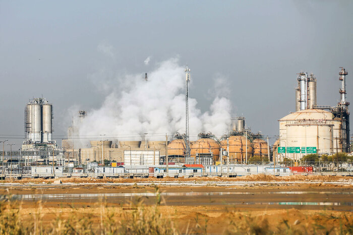 بی‌توجهی صنایع بزرگ به «ماده ۴»؛ زنگ خطری برای پایداری تولید و برق در هرمزگان