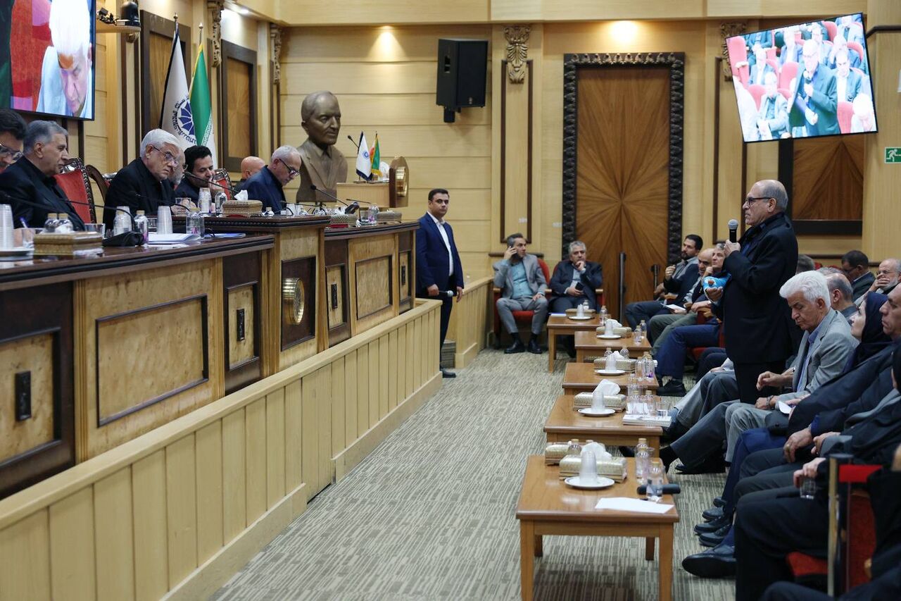 نقش جبهه فناوری در پیروزی و ضرورت اینترنت بدون محدودیت