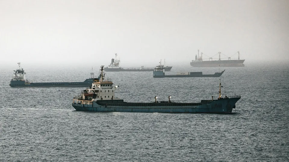 بازار نفت بار دیگر در لبه پرتگاه؛ از مینی‌مازاد ۷۲ دلاری تا بازگشت شوک ۱۰۰ دلاری