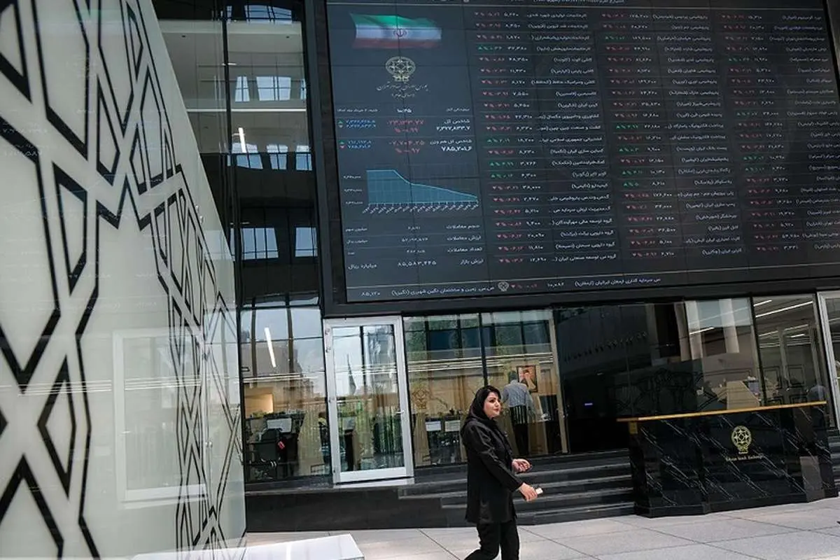 خروج ۴,۴۷۳ میلیارد تومانی از سهام بورس؛ شاخص هم‌وزن ۲۷ هزار واحد سقوط کرد