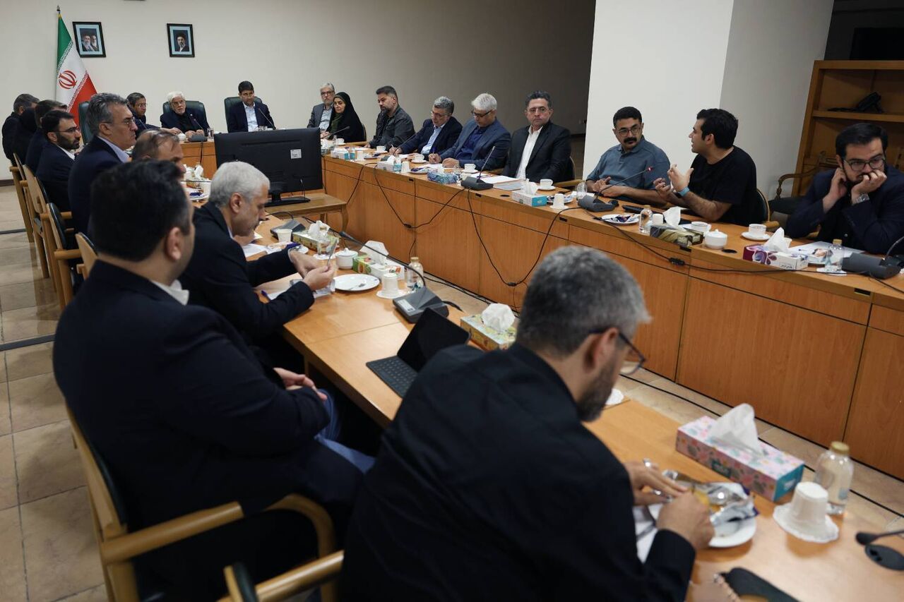 عارف: «منع» در ادبیات توسعه فناوری جایی ندارد